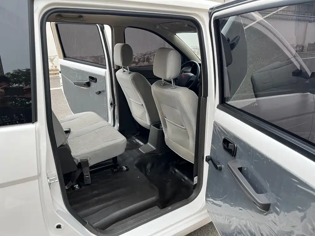 Wuling Hongguang Facelift 1.5 L S Comfort Electric Assist LAR