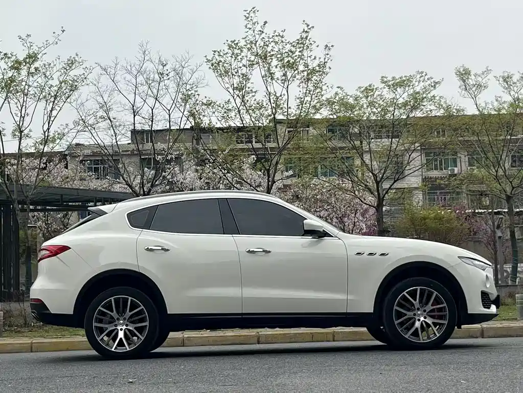Levante 3.0 T Classic