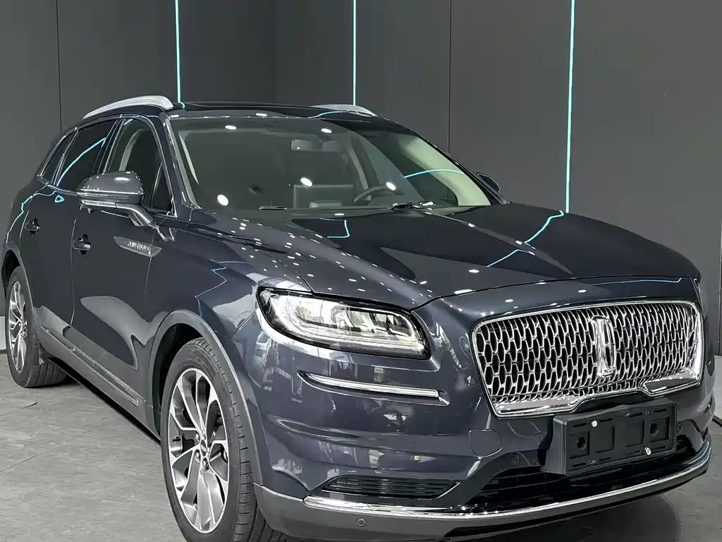Nautilus 2.0 T 4 WD Premium