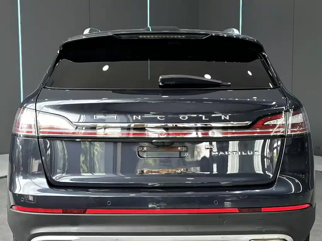 Nautilus 2.0 T 4 WD Premium