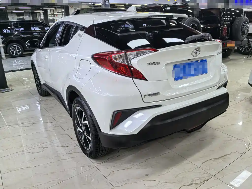 Toyota C-HR 2.0 L Leading Sunroof CN-V