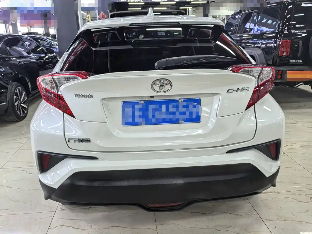 Toyota C-HR 2.0 L Leading Sunroof CN-V