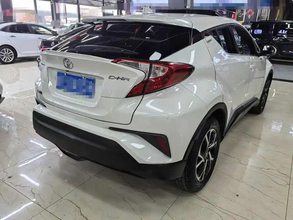 Toyota C-HR 2.0 L Leading Sunroof CN-V