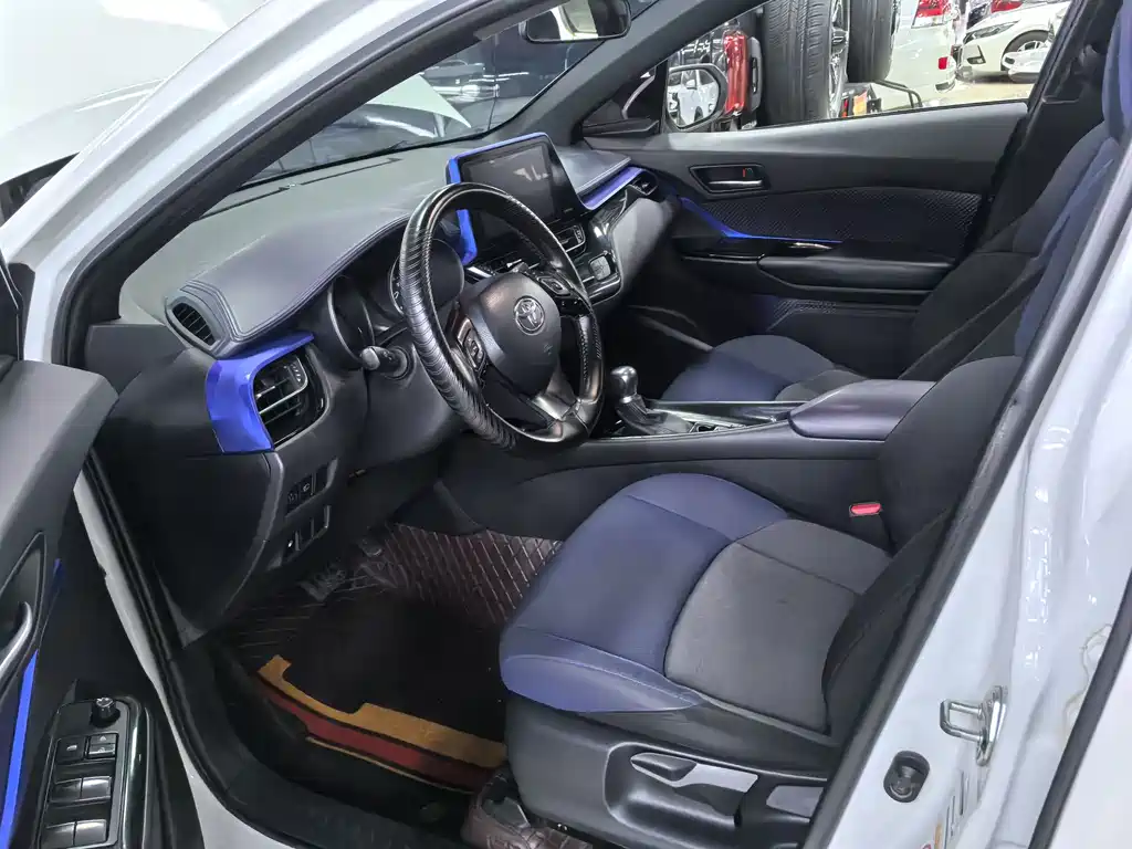 Toyota C-HR 2.0 L Leading Sunroof CN-V
