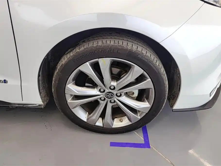 Sienna 2.5 L Hybrid Distinguished