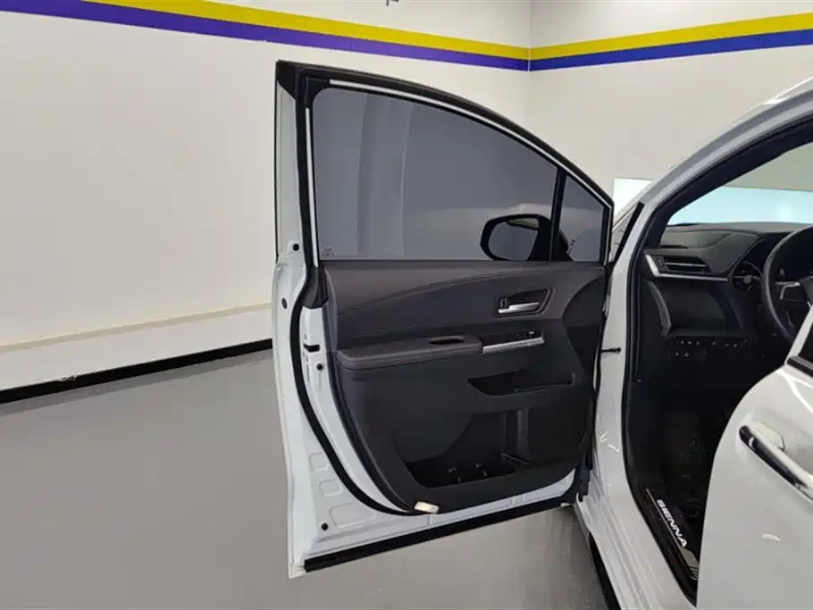 Sienna 2.5 L Hybrid Distinguished