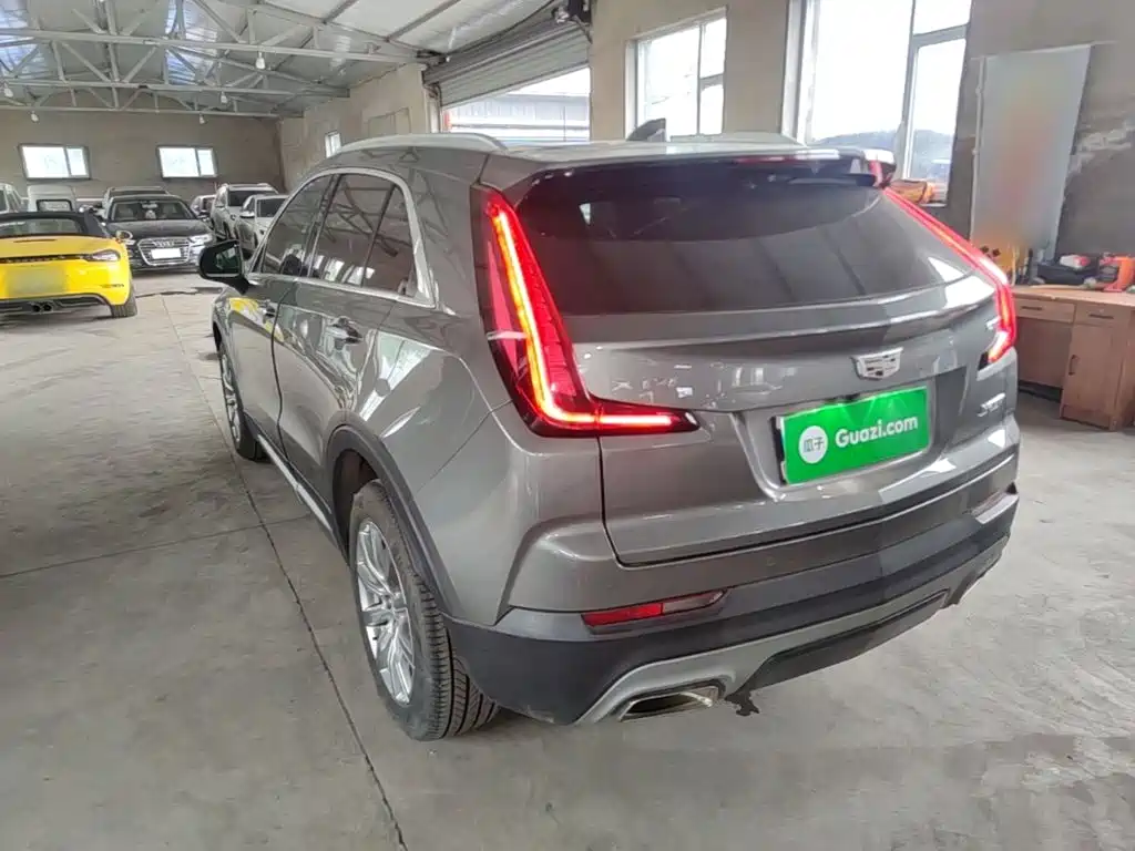Cadillac XT4 28 T 2 WD Leading