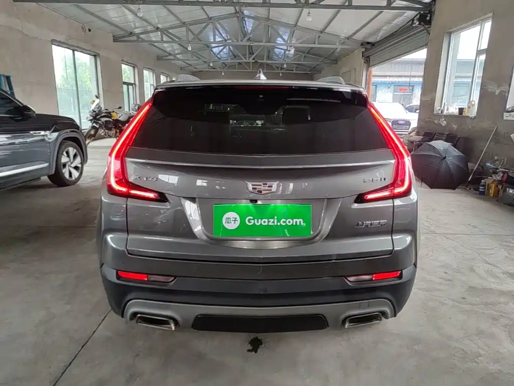 Cadillac XT4 28 T 2 WD Leading