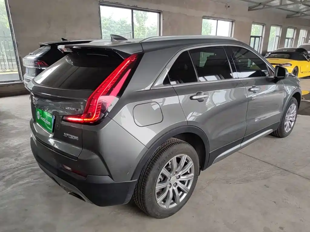 Cadillac XT4 28 T 2 WD Leading