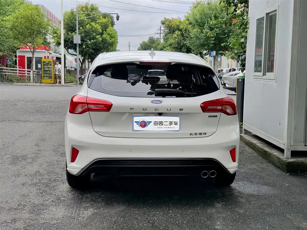 Focus Hatchback EcoBoost 180 Auto Sharp Trend