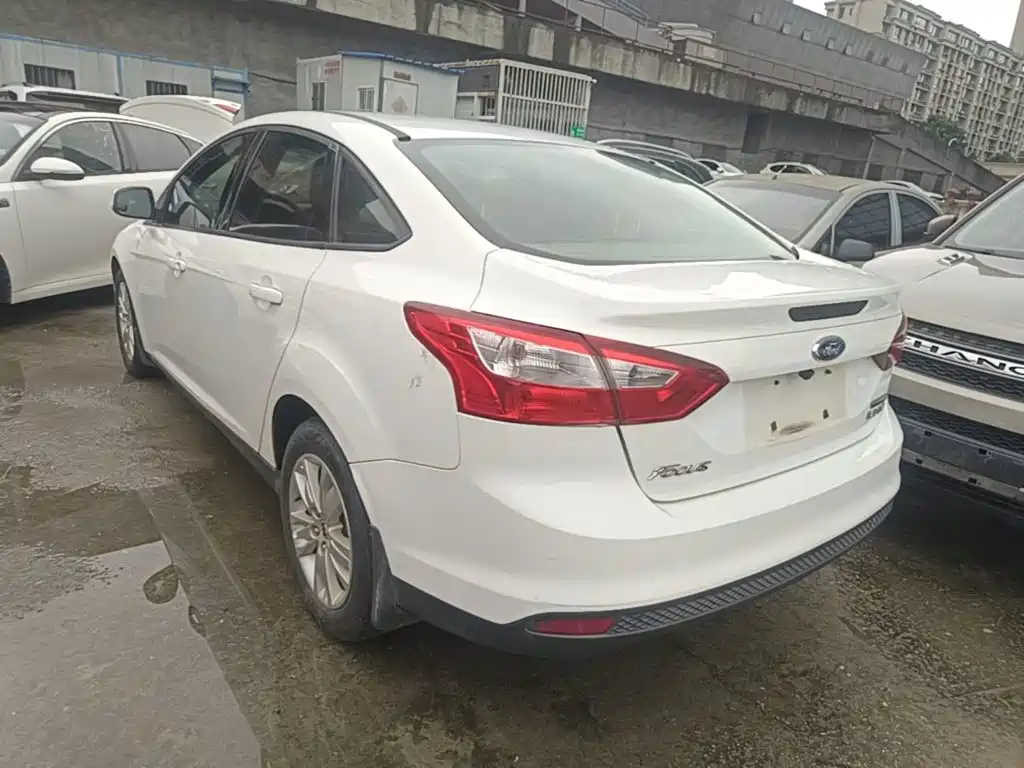 Focus Sedan 1.6 L Auto Comfort