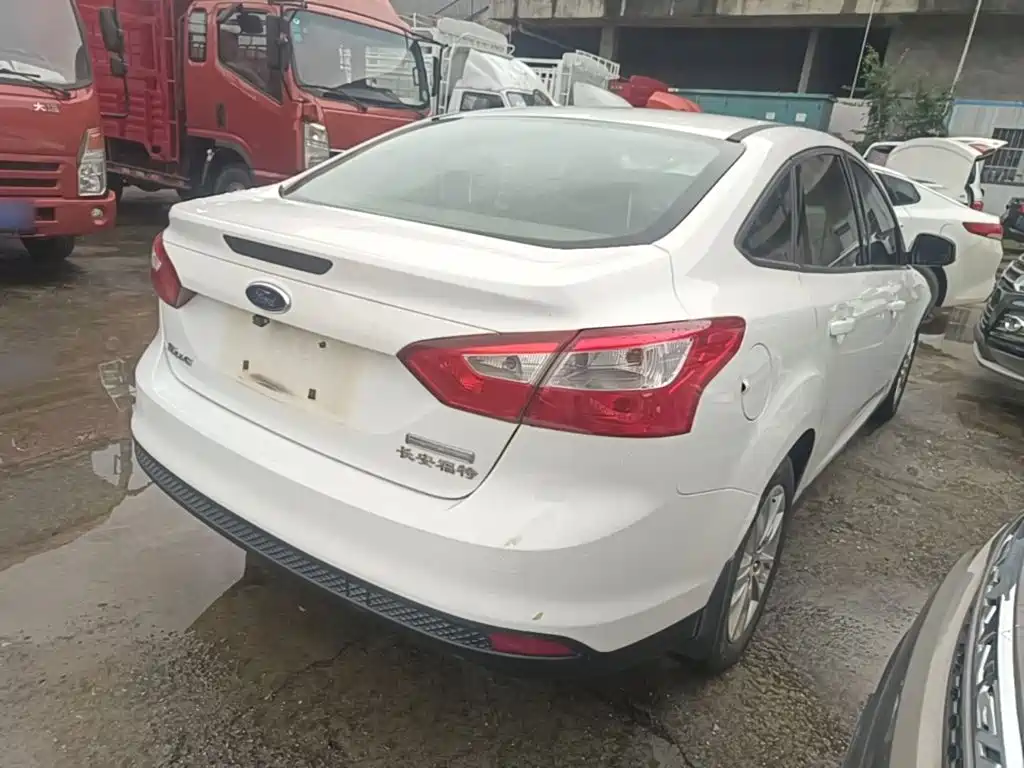 Focus Sedan 1.6 L Auto Comfort