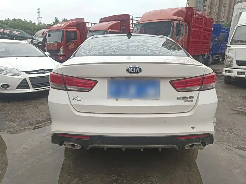 Kia K5 1.6 T Auto LUX