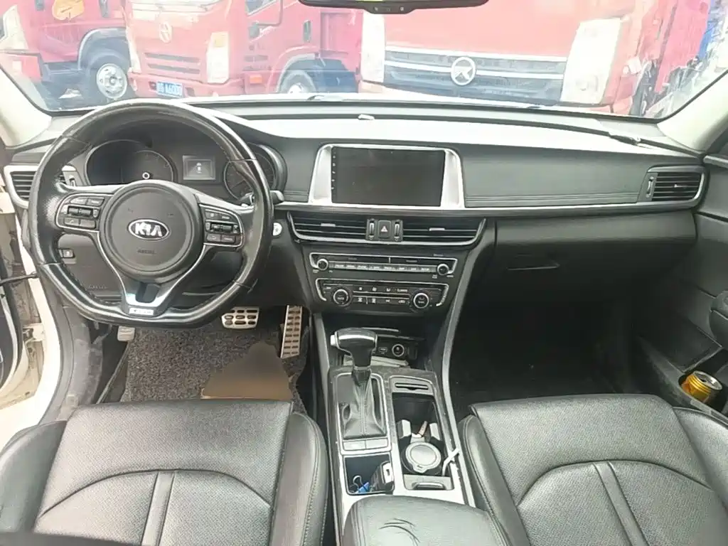 Kia K5 1.6 T Auto LUX