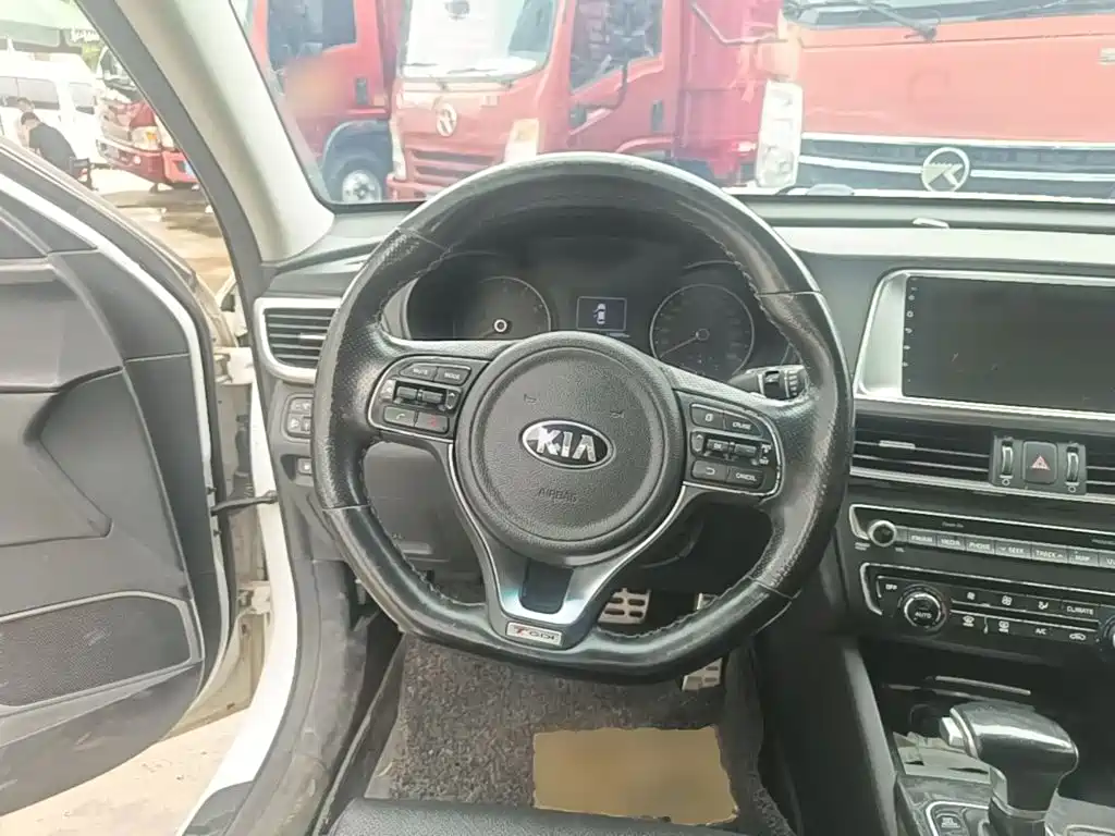 Kia K5 1.6 T Auto LUX