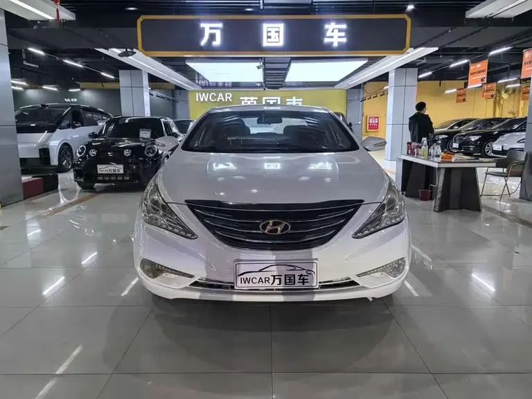 Hyundai Sonata 2.0 L Auto Leading