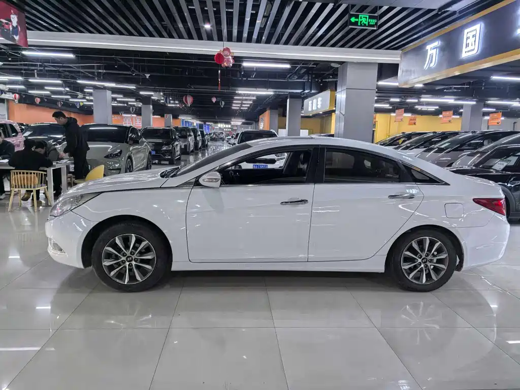 Sonata 2.0 L Auto Leading