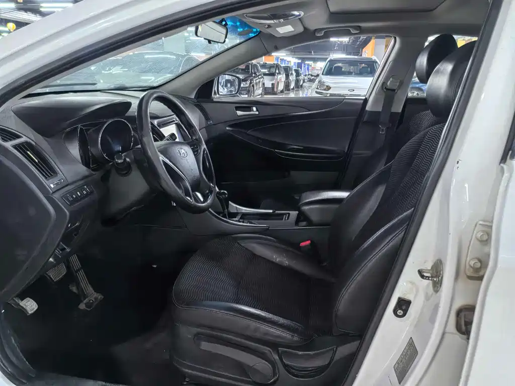 Sonata 2.0 L Auto Leading