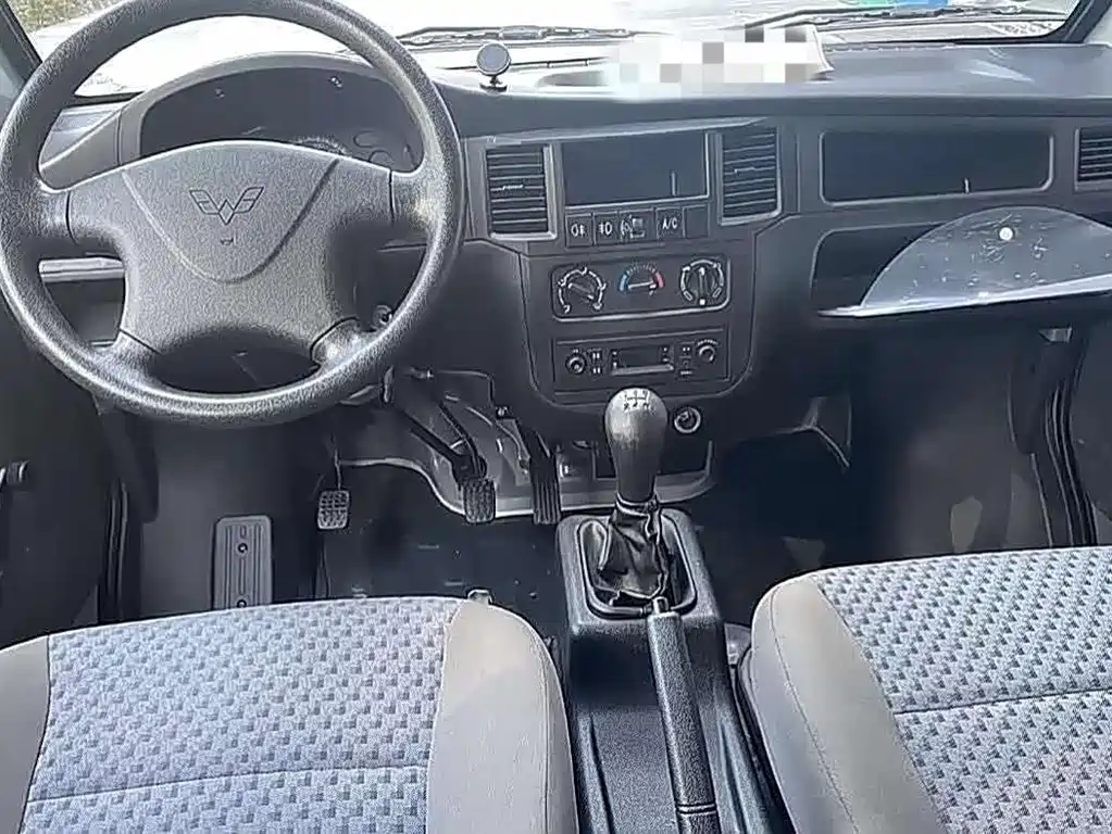 Wuling Zhiguang 1.2 L Utility LSI