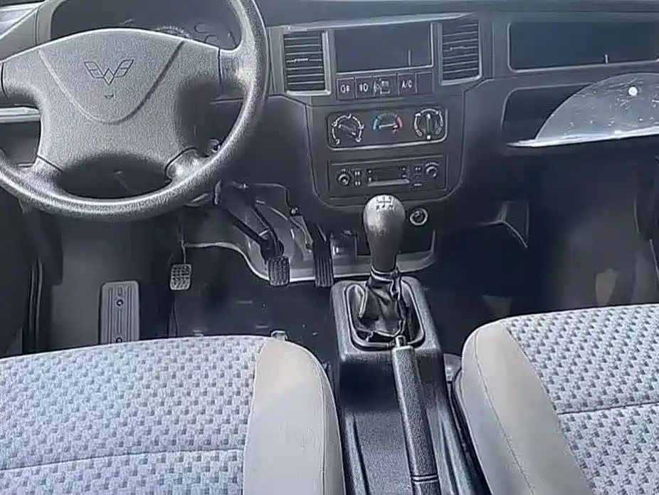 Wuling Zhiguang 1.2 L Utility LSI