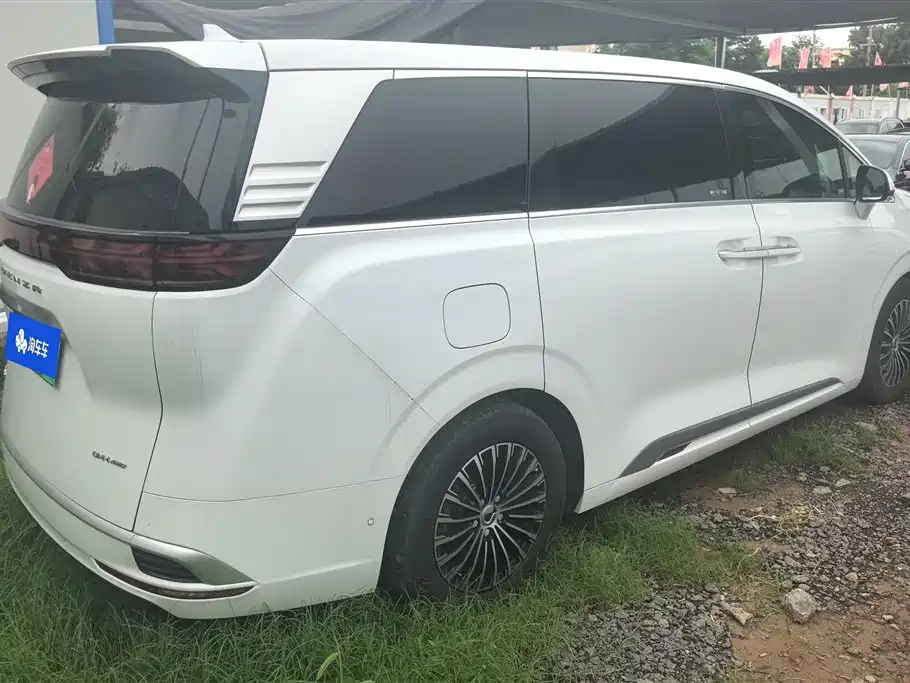 Denza D9 DM-i 970 4 WD Flagship