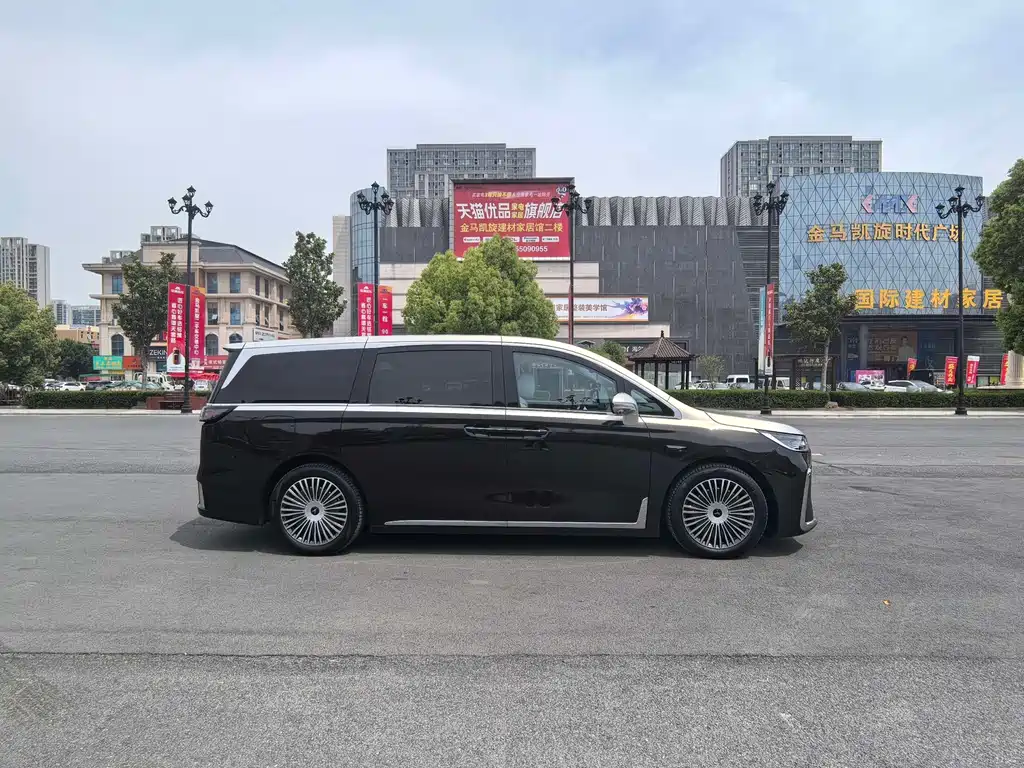 Voyah Dreamer PHEV 4 WD Flagship Qiankun