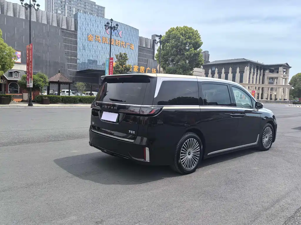 Voyah Dreamer PHEV 4 WD Flagship Qiankun
