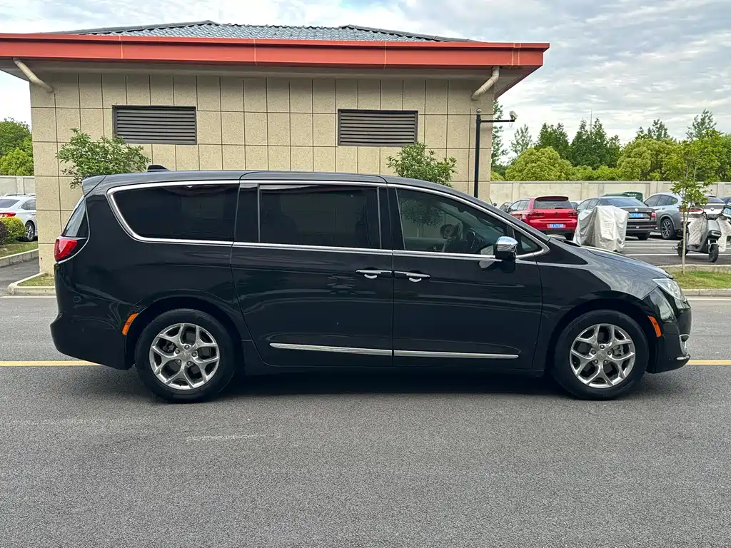 Pacifica (Import) 3.6 L Premium