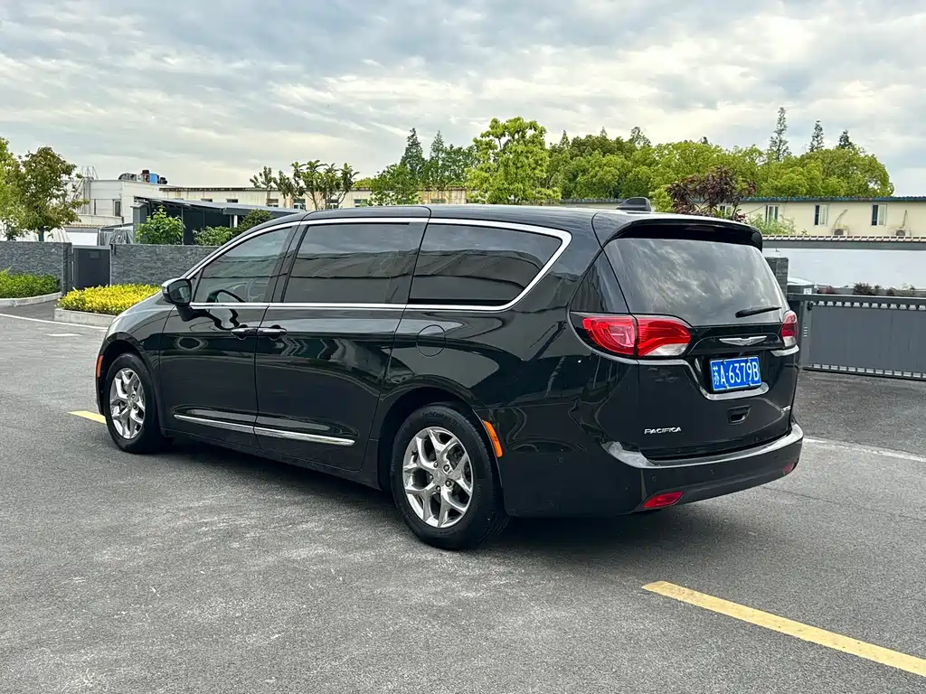 Pacifica (Import) 3.6 L Premium