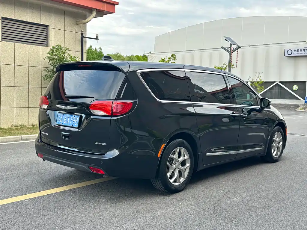 Pacifica (Import) 3.6 L Premium