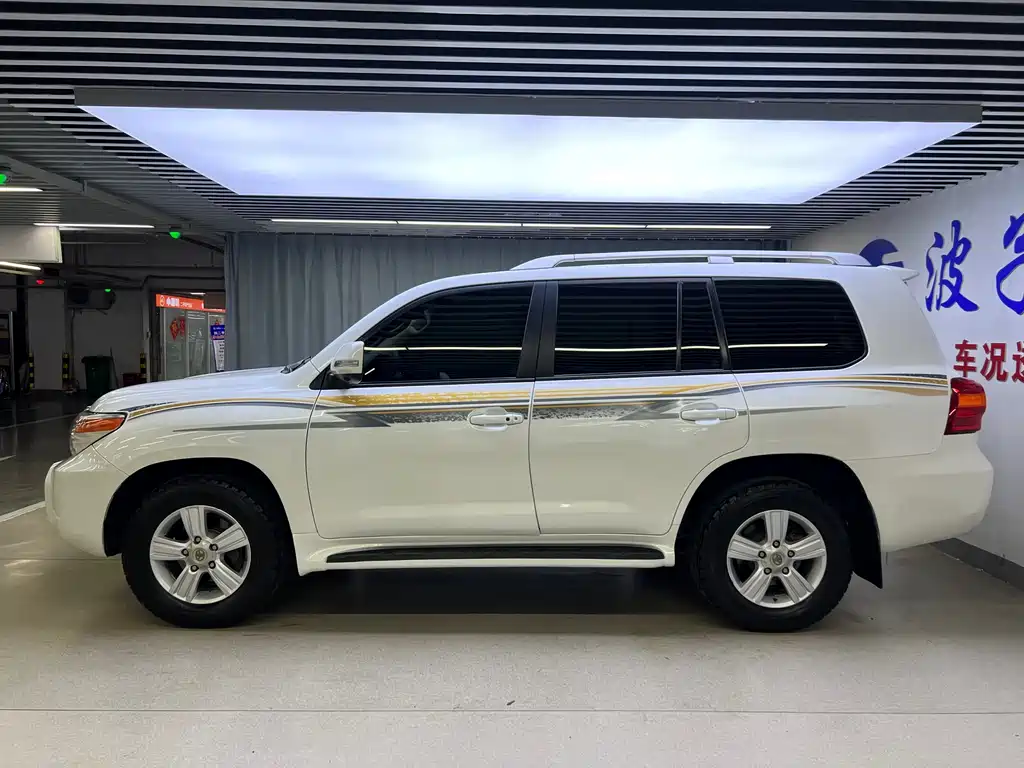 Land Cruiser (Import) 4.0 L V6 Middle East Base