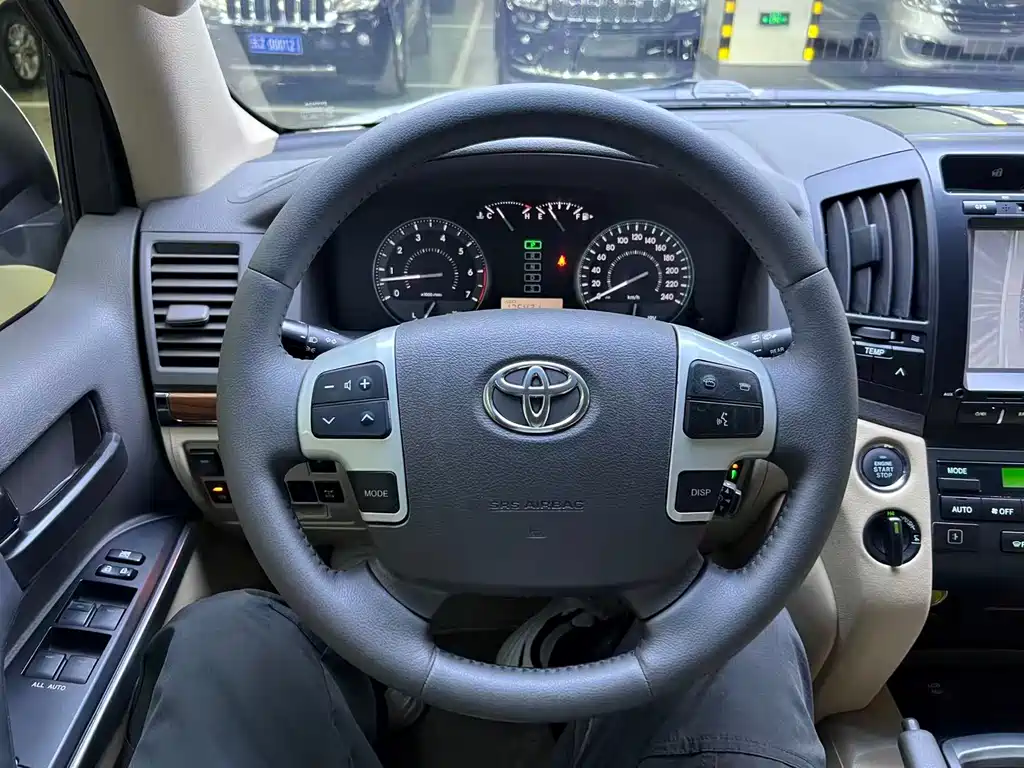 Land Cruiser (Import) 4.0 L V6 Middle East Base