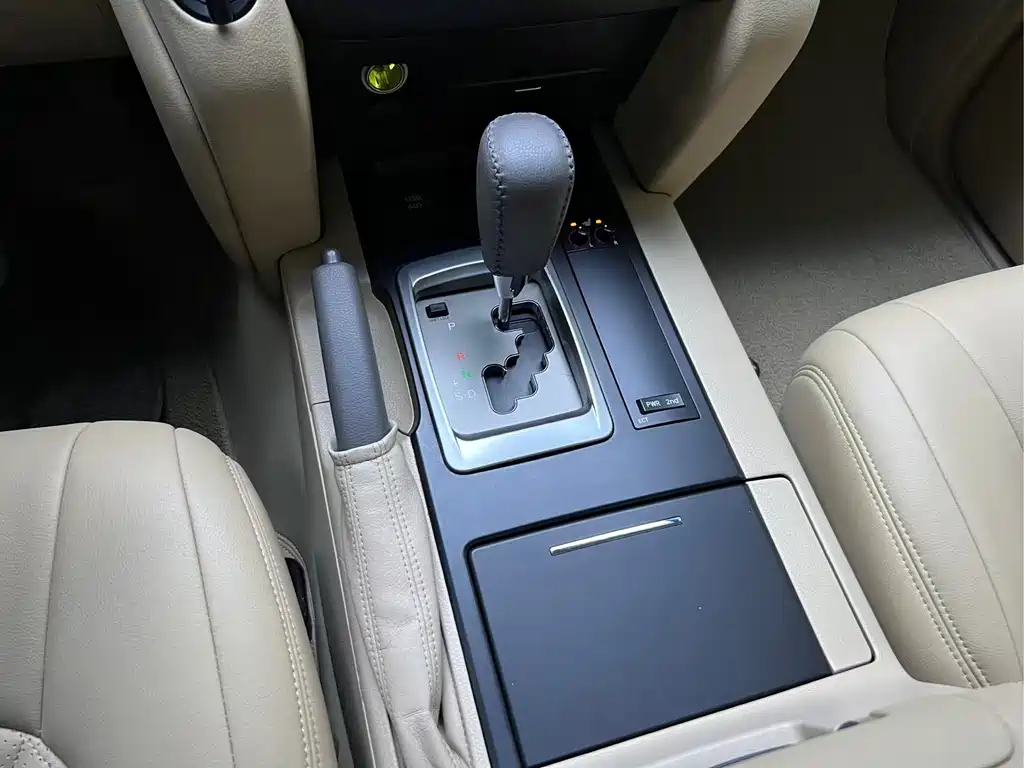 Land Cruiser (Import) 4.0 L V6 Middle East Base