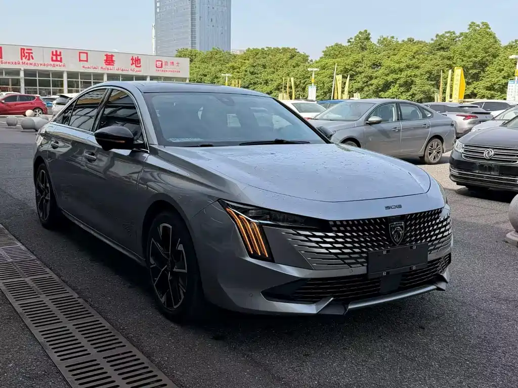 Peugeot 508 标致508 2025款 508 L 400 THP 驭动旗舰版