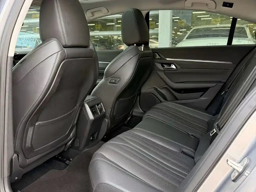 Peugeot 508 标致508 2025款 508 L 400 THP 驭动旗舰版