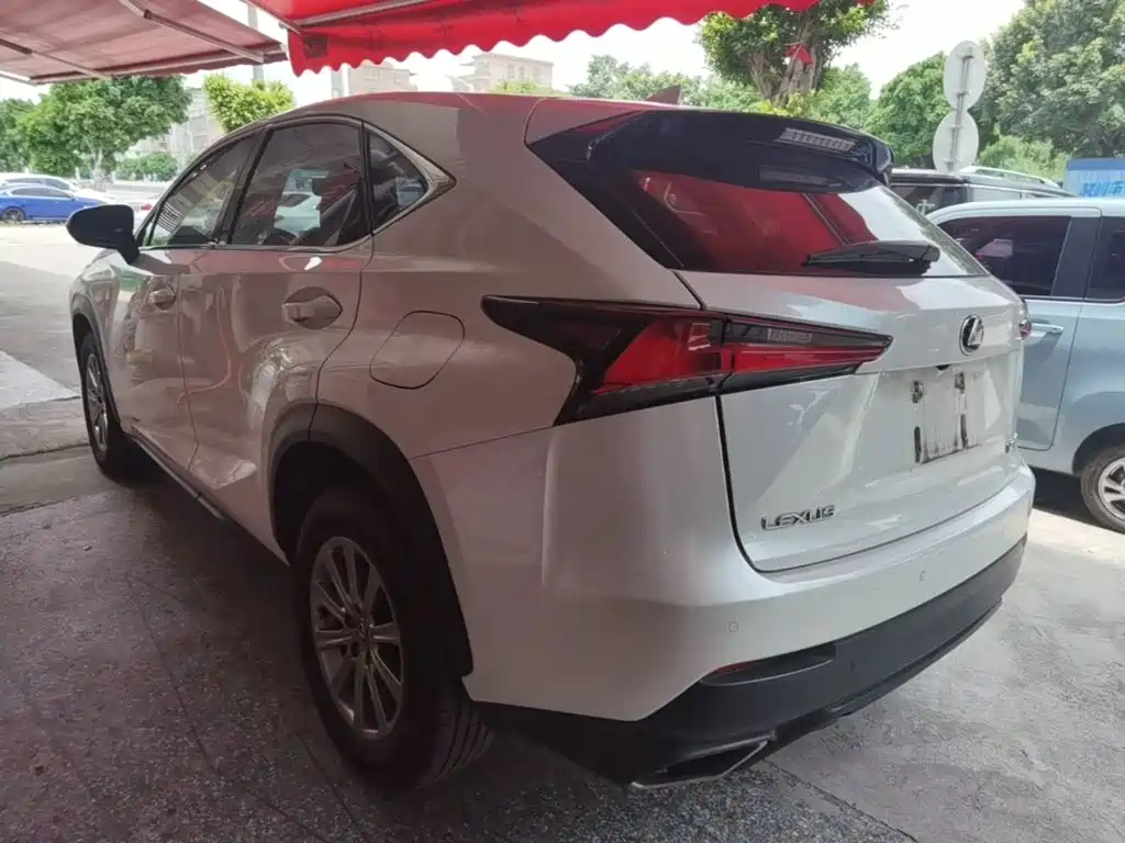 Lexus NX 300 FWD Sharp Travel