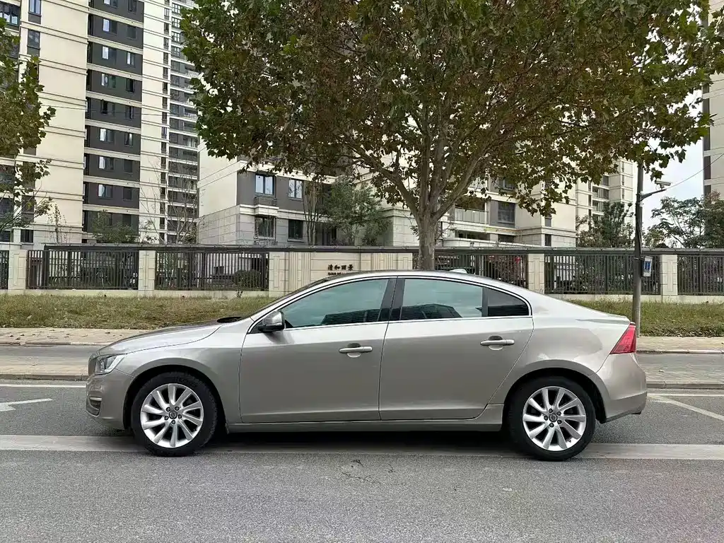 Volvo S60 S60 L 2.0 T Smart Vision