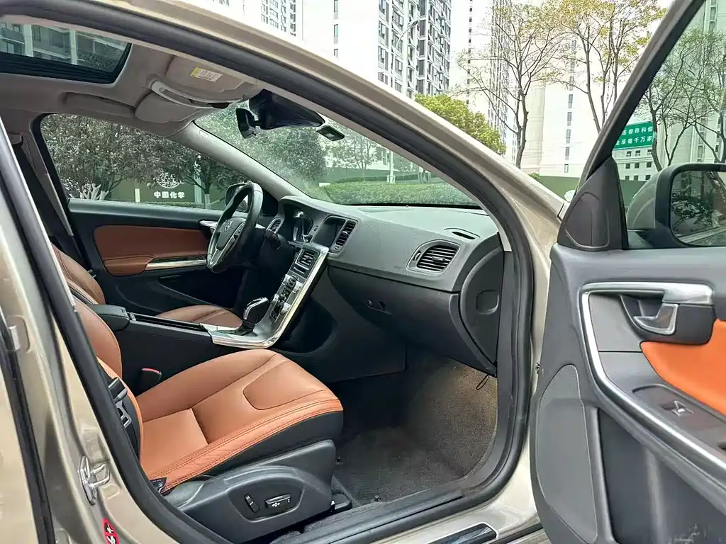 Volvo S60 S60 L 2.0 T Smart Vision