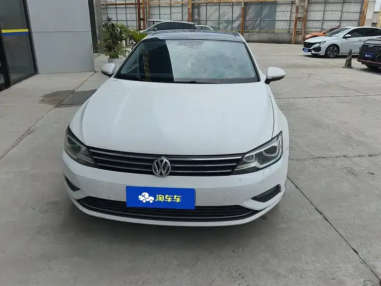 Volkswagen Lamando 330 TSI DSG Luxury