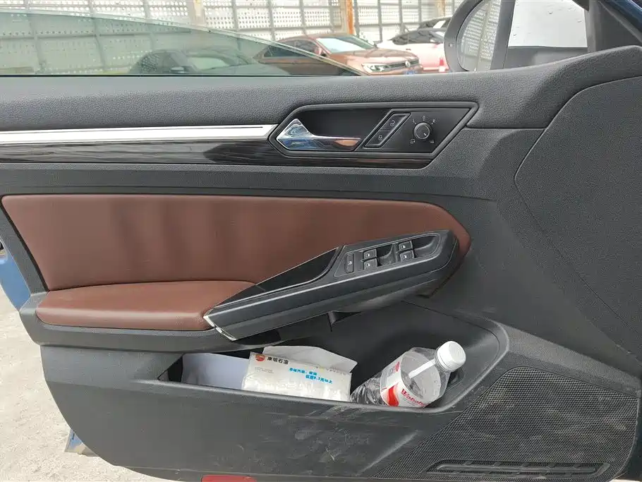 Lamando 330 TSI DSG Luxury