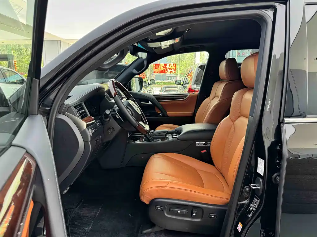 Lexus LX 570 Middle East