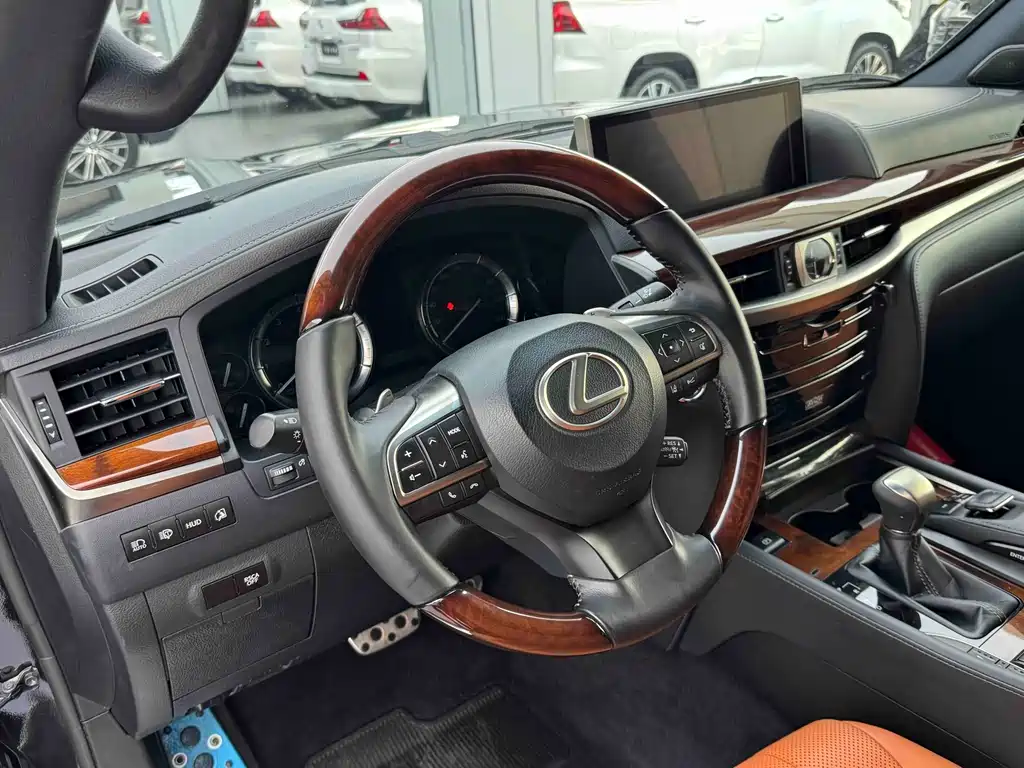Lexus LX 570 Middle East