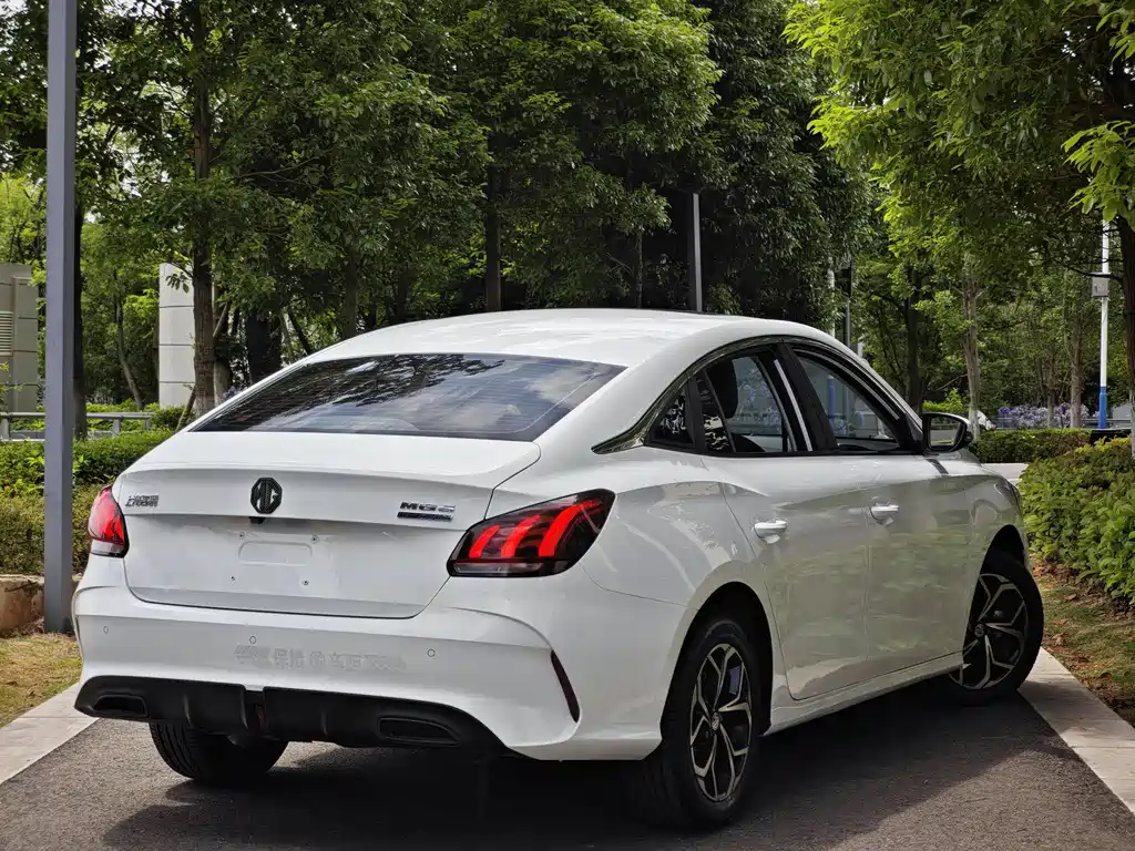 MG5 180 DVVT CVT Youth Luxury
