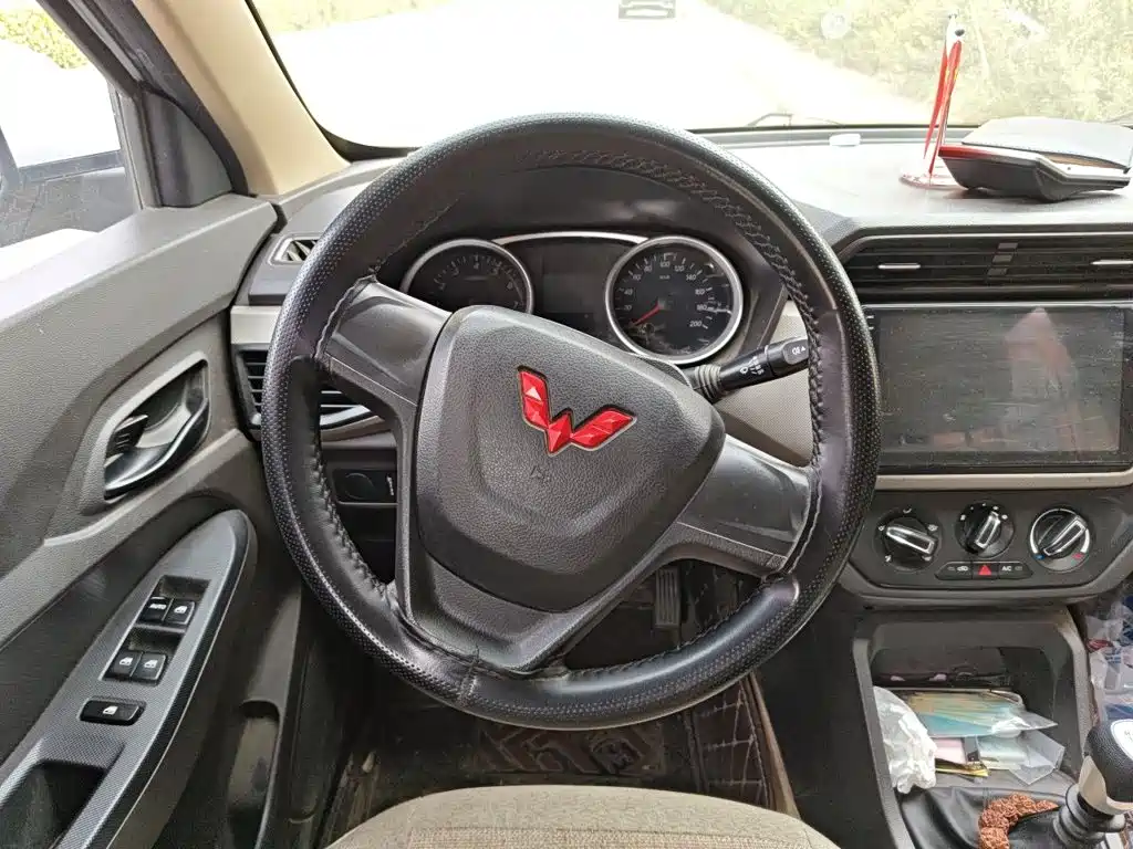 Wuling Hongguang 五菱宏光 2021款 改款 1.5 L S标准型 液压助力LAR