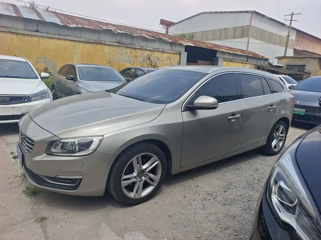 Volvo V60 沃尔沃V60 2016款 T5 智雅版