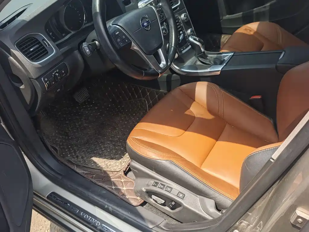 Volvo V60 沃尔沃V60 2016款 T5 智雅版