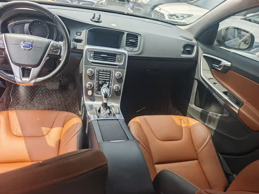 Volvo V60 沃尔沃V60 2016款 T5 智雅版