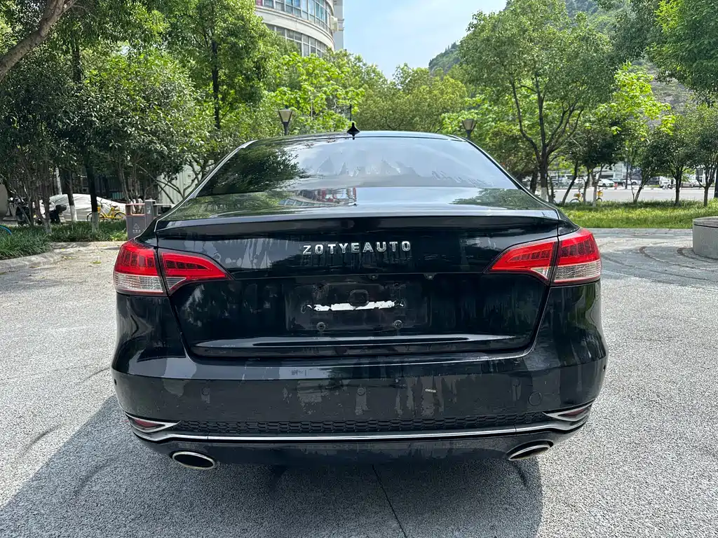 Zotye Z700 1.8 T DCT Elegant