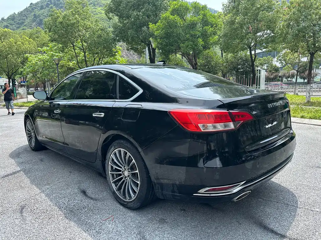 Zotye Z700 1.8 T DCT Elegant
