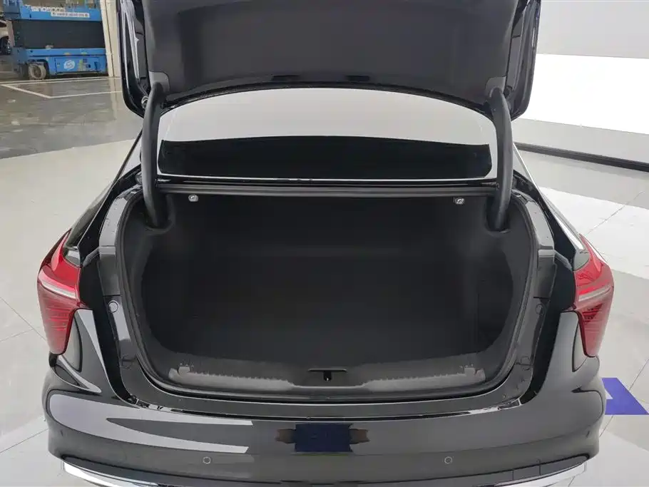 Hongqi H5 1.5 T DCT Connected Flagship Charm